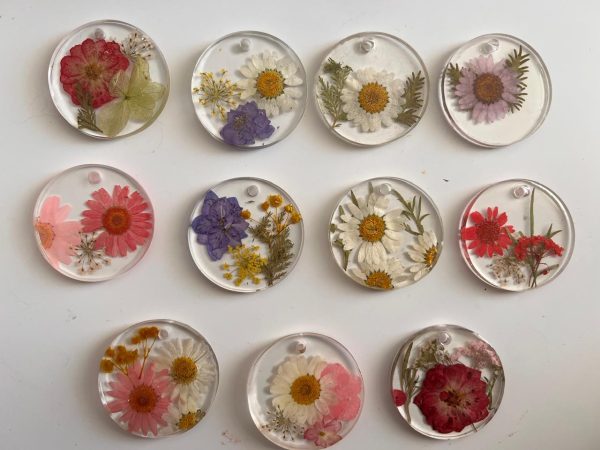 Collares de Resina con Flores - Imagen 11